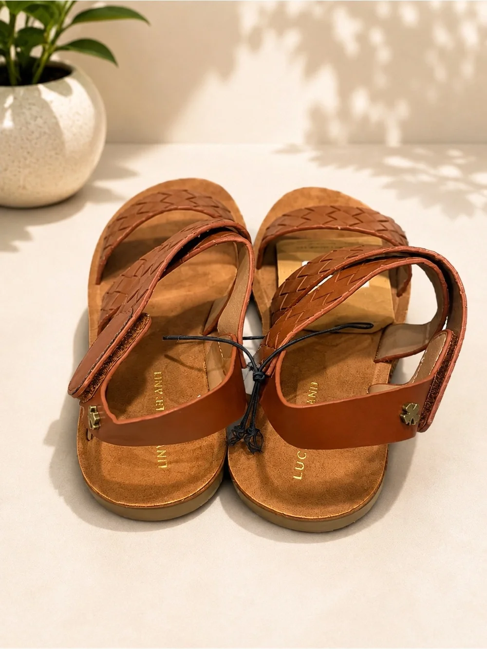 Lucky Brand Unisex Brown Woven Strappy Buckle Sandals. Adjustable Open Toe. US 3